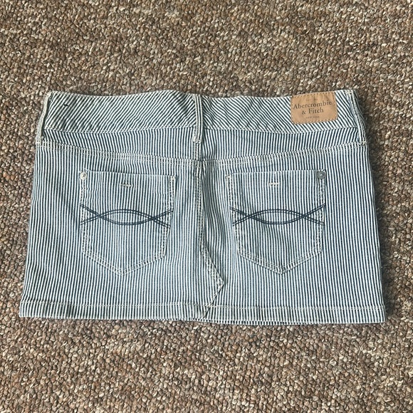 Abercrombie & Fitch pinstriped skirt in blue & white size 0 in great condition - Picture 5 of 9